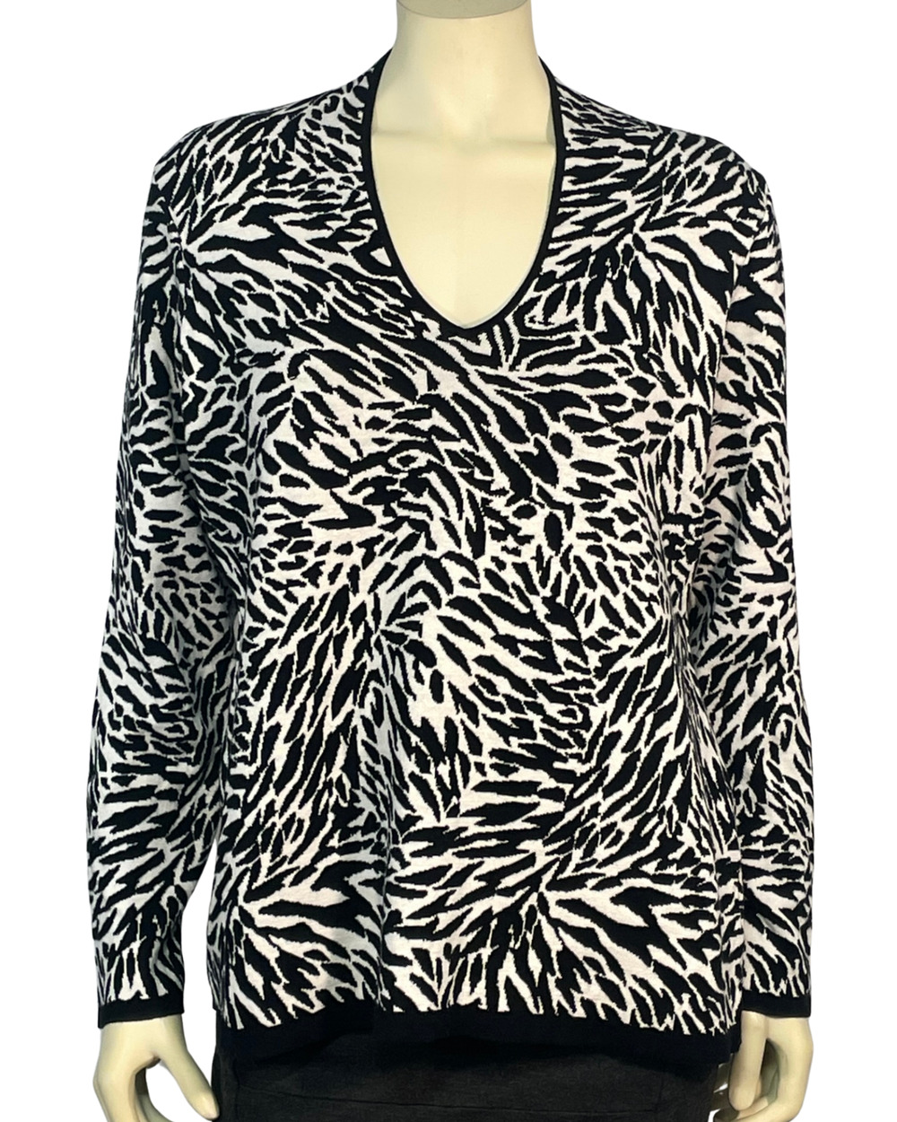 3-FOR-$30 Dana Buchman Sz L Pullover Sweater Teardrop Neckline Animal Print Knit